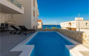 Nice apartment in Mandre with WiFi, Heated swimming pool and 2 Bedrooms